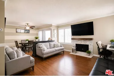 27066 Hidaway Ave #4, Santa Clarita, CA 91351 - Photo 5