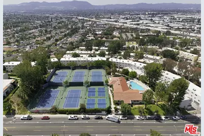 9545 Via Venezia, Los Angeles, CA 91504 - Photo 25