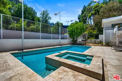 15656 Crownridge Pl, Sherman Oaks, CA 91403 - Photo 23