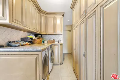6704 Bedford Ave, Los Angeles, CA 90056 - Photo 21