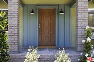 1561 Carmona Ave, Los Angeles, CA 90019 - Photo 5