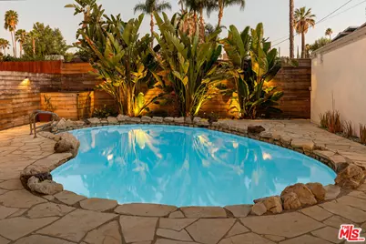 19748 Victory Blvd, Los Angeles, CA 91367 - Photo 23