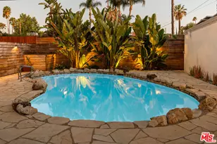 19748 Victory Blvd, Los Angeles, CA 91367 - Photo 23