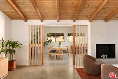 19748 Victory Blvd, Los Angeles, CA 91367 - Photo 3