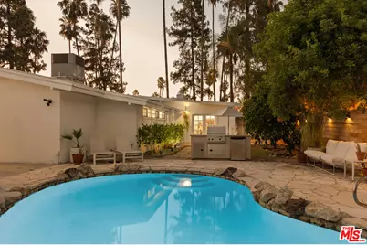 19748 Victory Blvd, Los Angeles, CA 91367 - Photo 21