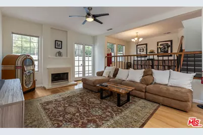 20950 Oxnard St #10, Woodland Hills, CA 91367 - Photo 1