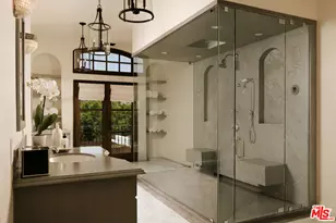 124 N Woodburn Dr, Los Angeles, CA 90049 - Photo 13