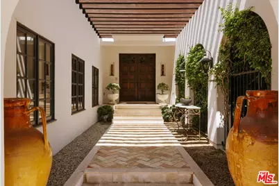 124 N Woodburn Dr, Los Angeles, CA 90049 - Photo 29