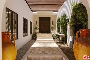124 N Woodburn Dr, Los Angeles, CA 90049 - Photo 29