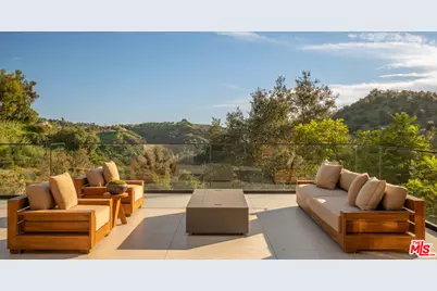 12752 Mulholland Dr, Los Angeles, CA 90210 - Photo 17