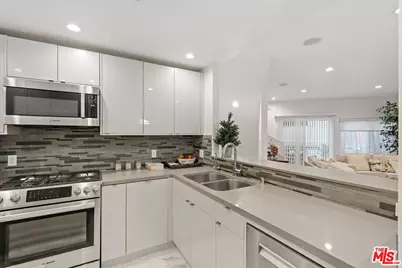 1160 Granville Ave #108, Los Angeles, CA 90049 - Photo 7
