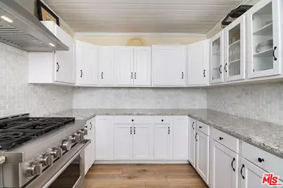 14413 Valley Vista Blvd, Sherman Oaks, CA 91423 - Photo 11
