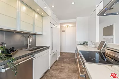 1155 N La Cienega Blvd #508, West Hollywood, CA 90069 - Photo 17