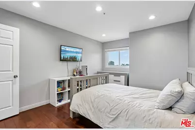 17807 Tuscan Dr, Los Angeles, CA 91344 - Photo 31