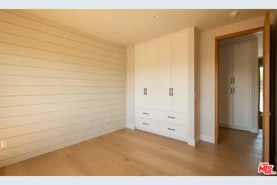 12427 Cumpston St, Los Angeles, CA 91607 - Photo 37