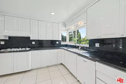 108 N Thurston Ave, Los Angeles, CA 90049 - Photo 31