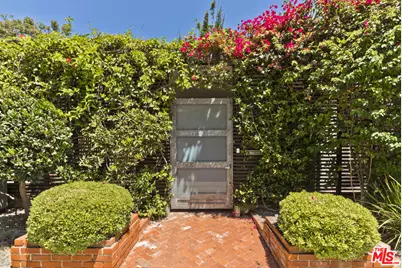 136 Beloit Ave, Los Angeles, CA 90049 - Photo 11