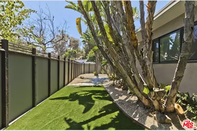 136 Beloit Ave, Los Angeles, CA 90049 - Photo 47