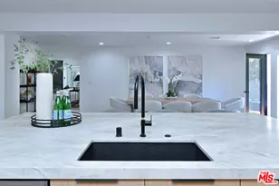 19061 Wells Dr, Los Angeles, CA 91356 - Photo 29