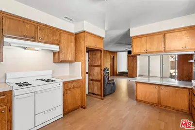 12637 Manor Dr, Hawthorne, CA 90250 - Photo 13