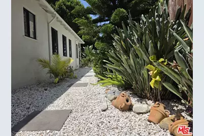 2310 Oak St, Santa Monica, CA 90405 - Photo 13
