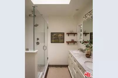 1990 Lucile Ave, Los Angeles, CA 90039 - Photo 17