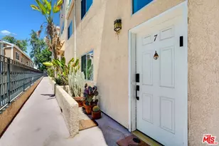 10924 Bloomfield St, Los Angeles, CA 91602 - Photo 25