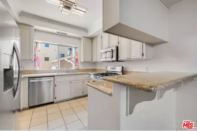 10924 Bloomfield St #7, Los Angeles, CA 91602 - Photo 9
