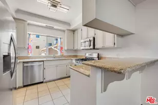 10924 Bloomfield St, Los Angeles, CA 91602 - Photo 9