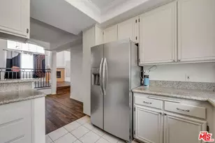 10924 Bloomfield St, Los Angeles, CA 91602 - Photo 13