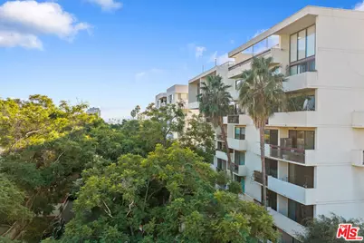 325 N Oakhurst Dr #203, Beverly Hills, CA 90210 - Photo 37