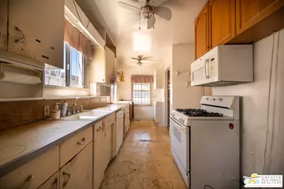 7731 Beck Ave, North Hollywood, CA 91605 - Photo 11