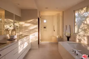 212 S Saltair Ave, Los Angeles, CA 90049 - Photo 25