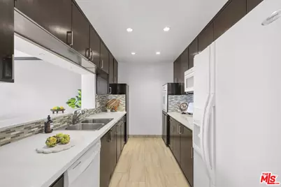 10701 Wilshire Blvd #2202, Los Angeles, CA 90024 - Photo 17