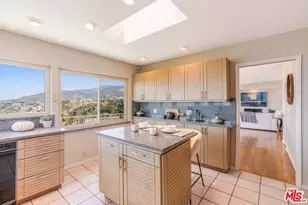 17866 Tramonto Dr, Los Angeles, CA 90272 - Photo 11