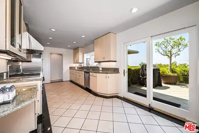 9656 Lawlen Way, Los Angeles, CA 90210 - Photo 11
