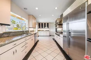 9656 Lawlen Way, Los Angeles, CA 90210 - Photo 13