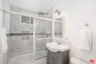 17434 Emelita St, Encino, CA 91316 - Photo 25