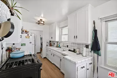 17646 Delano St, Los Angeles, CA 91316 - Photo 11