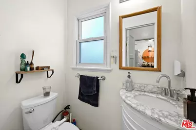 17646 Delano St, Los Angeles, CA 91316 - Photo 15