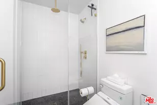 6826 Iris Cir, Los Angeles, CA 90068 - Photo 15