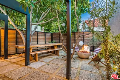 6826 Iris Cir, Los Angeles, CA 90068 - Photo 3