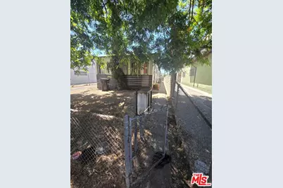 8719 Orchard Ave, Los Angeles, CA 90044 - Photo 5