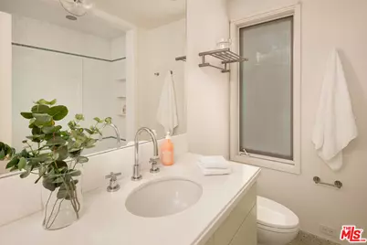 2275 Bowmont Dr, Los Angeles, CA 90210 - Photo 37