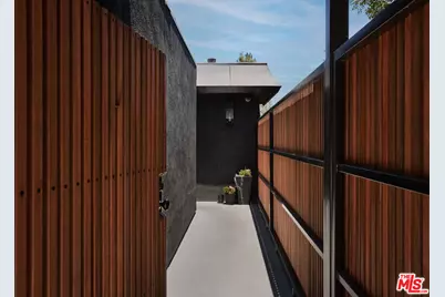 3731 Blue Canyon Dr, Studio City, CA 91604 - Photo 3