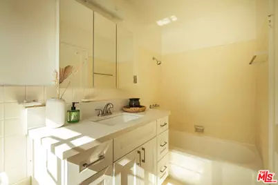 5589 Village Grn, Los Angeles, CA 90016 - Photo 29