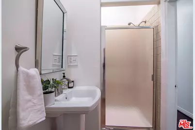 5761 W Olympic Blvd, Los Angeles, CA 90036 - Photo 29