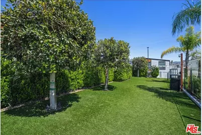 8250 Lankershim Blvd #30, North Hollywood, CA 91605 - Photo 13