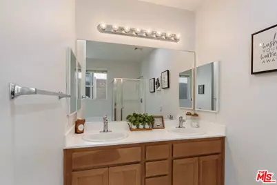 11926 Olive Glen Ln, Los Angeles, CA 90047 - Photo 23