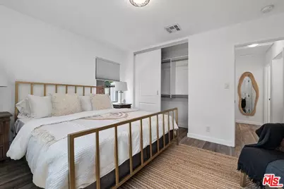 7253 Yolanda Ave, Los Angeles, CA 91335 - Photo 23